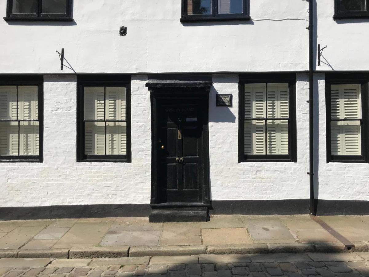"Wesley House" Historic Home In Town Centre With Parking シュルーズベリー エクステリア 写真