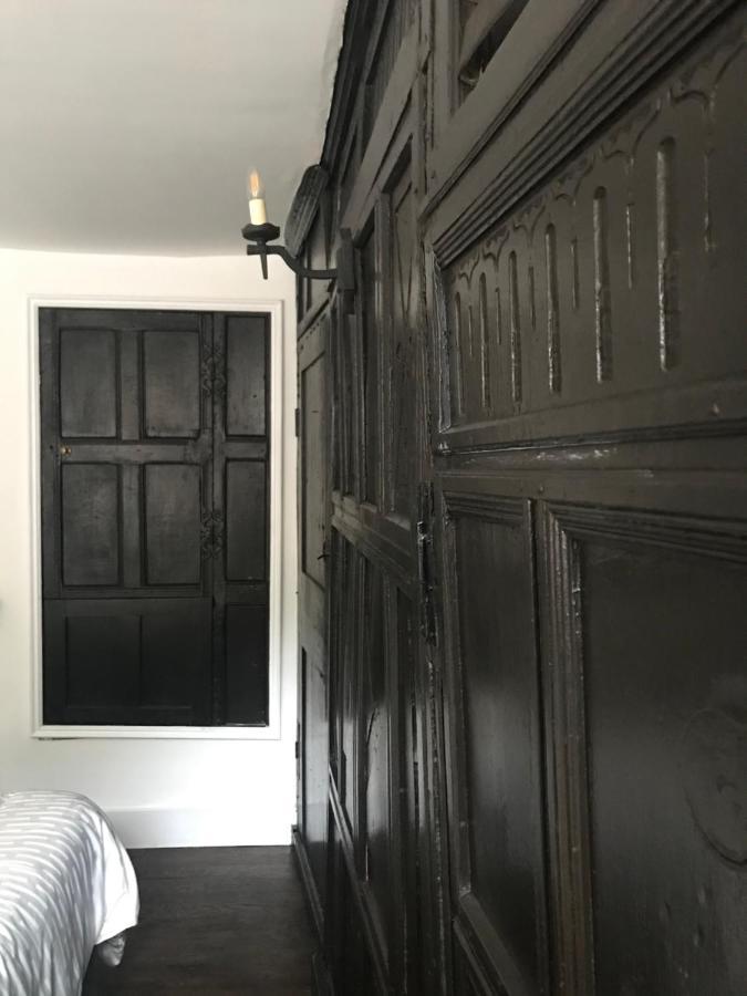 "Wesley House" Historic Home In Town Centre With Parking シュルーズベリー エクステリア 写真
