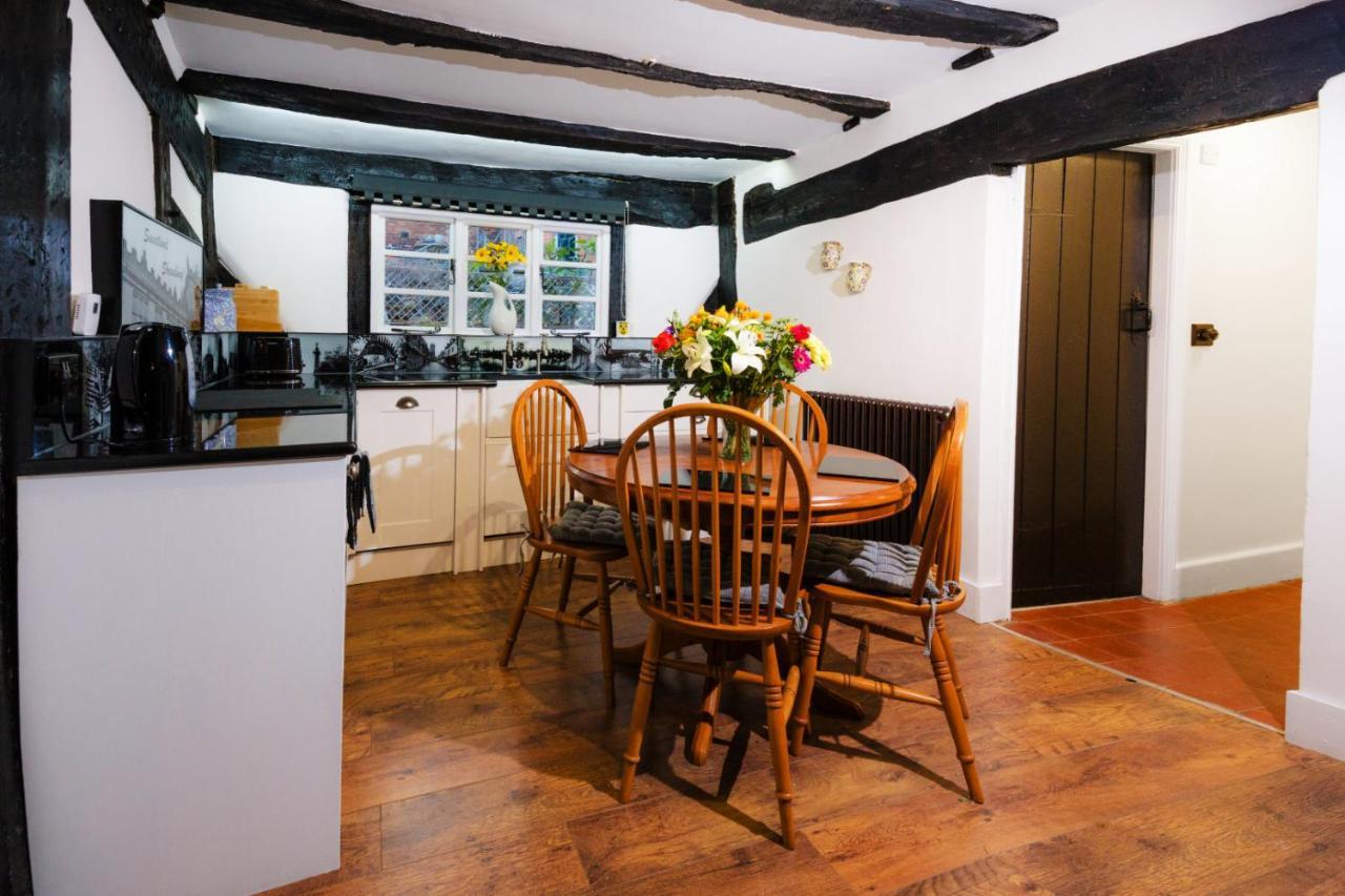 "Wesley House" Historic Home In Town Centre With Parking シュルーズベリー エクステリア 写真